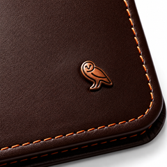 Men’s Classic Brown Leather Bifold Wallet with Contrast Stitching